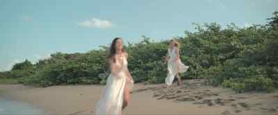 - Come on!
- Rebecca, be careful. - Strictly Confidential