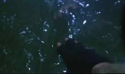 Come on. - S O S  Titanic