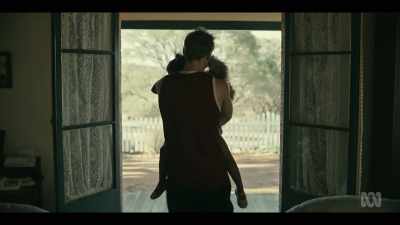 Come on. Shh-shh-shh-shh. - Mystery Road: Origin