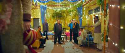 Come on, shoot him!
Pump 25 bullets into him. - Shaadi Mein Zaroor Aana
