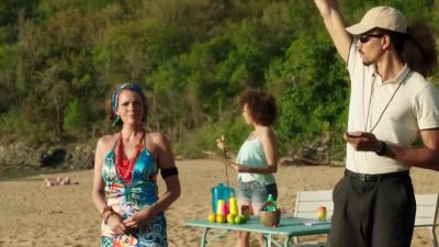Come on, sir, you can do this! Yes! - Death in Paradise