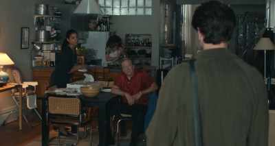 Come on, sit down.
We... We cooked you some takeout. - A Beautiful Day in the Neighborhood
