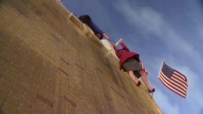 Come on, stretch. You can reach. - Smallville