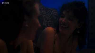 Come on. Tara, we need a debrief. - Chloe