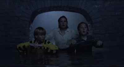 Come on. That's our way out of here. - The Blob
