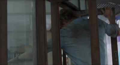 Come on, there's a tank. - No Escape