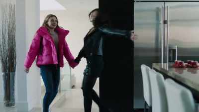 - Come on. Voila. - Whoa! - Bad Influence