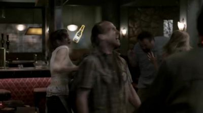 COME ON,WE GOT TO GO!
HE'S DEAD! - Supernatural