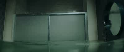 Come on, we gotta get to the roof. - Crawl