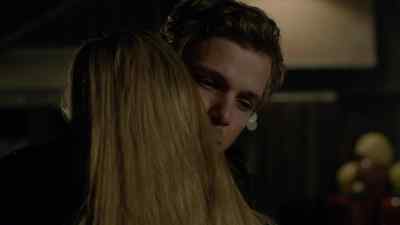 Come on.
We need to go. - Bates Motel