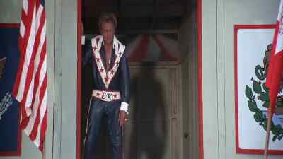 Come on.
We'll take my car to the hospital. - Viva Knievel!