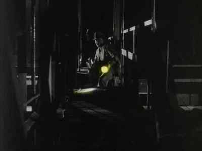 Come on, he went this way. - The Death Kiss
