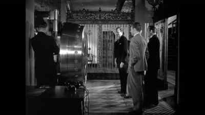 Come on, white collars.
The day's started. - American Madness