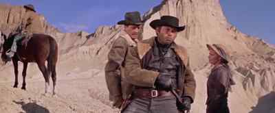 Come on with that rope, Rennie. - The Law and Jake Wade