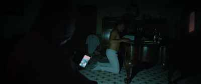 - Come over here. Bring the light.
- Okay. - Triangle of Sadness