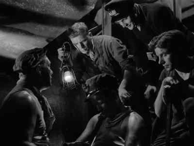 Come to see the fun, sir?
It won't be long now. - The Cruel Sea