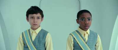 Come, see for yourself.
Reynard, why don't you go first? - The Mysterious Benedict Society