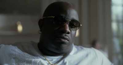 ♪ Come show my rings some
love Come kiss my chains - SuperFly