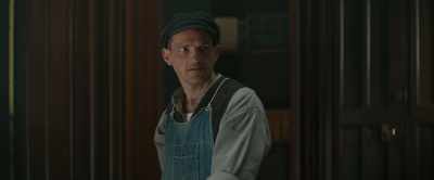 Come and wait in here.
Let me fetch you a chair. - The Chaperone