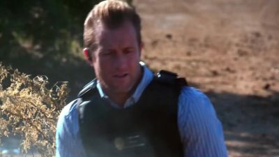 Comescu in there? - Hawaii Five-0