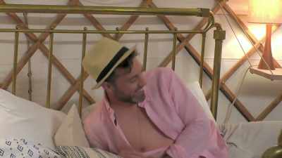 Coming to the yurt with three single - Open House: The Great Sex Experiment