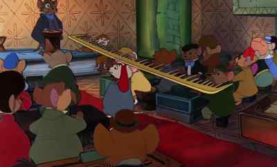 Coming through. Pardon me. - The Rescuers