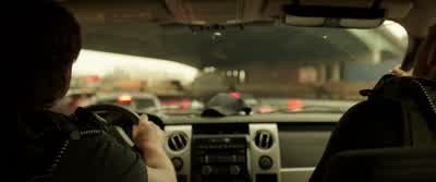Coming up on suspect, 6 o'clock. - Den of Thieves