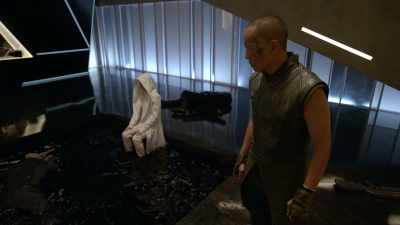[ Comlink beeps ] - Marvel's Inhumans