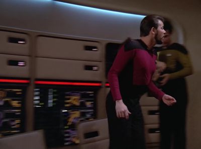 - Commander, look.
- What happened? Where's the Captain? - Star Trek: The Next Generation