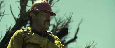 COMMANDER: (OVER RADIO)
Is everything okay? - Only the Brave