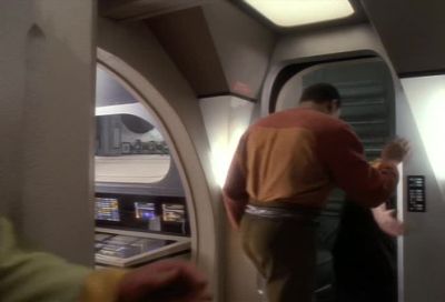 Commander, wait. - Star Trek: Deep Space Nine