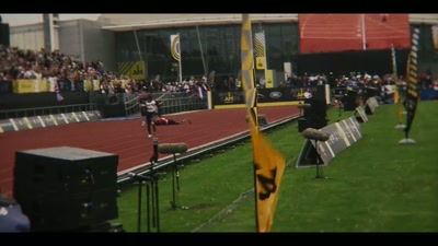 [commentator 1] Oh, he's fallen.
{\an8}He's fallen and he's still down. - Heart of Invictus