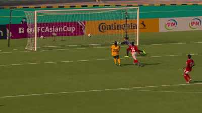 COMMENTATOR 1: That's a good ball.
The flag has stayed down again. - Matildas: The World at Our Feet