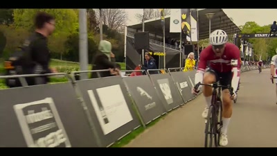 [commentator 2 in English] Second place
for Australia, and third goes to Denmark. - Heart of Invictus