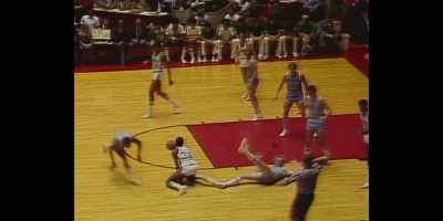[commentator] A big guard in there,
along with a good-sized-- - They Call Me Magic