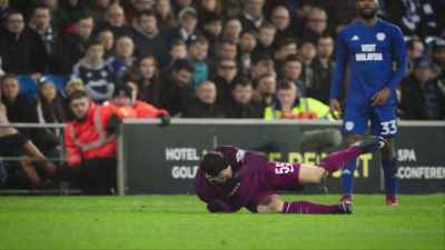 [commentator] Diaz. Joe Bennett,
poor tackle. That was a poor tackle. - All or Nothing: Manchester City
