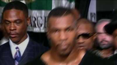 - [Commentator] For the
first time in his life - Bruno v Tyson