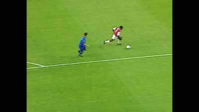 [commentator]
Here's Anelka, looking to work
a shooting opportunity. - Fever Pitch: The Rise of the Premier League