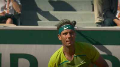 [commentator] He's done it. - Break Point