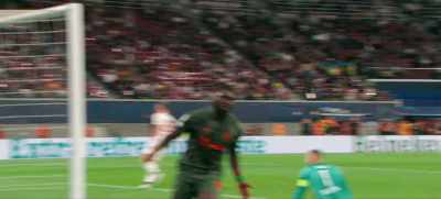 COMMENTATOR: Mudryk across - Football Must Go On