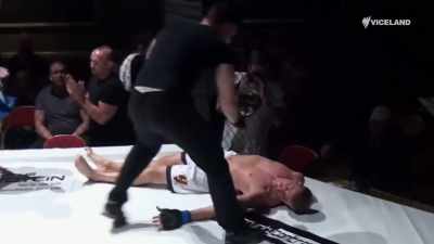 COMMENTATOR: Oh, my word!
Big knock-out! - Stacey Dooley Sleeps Over