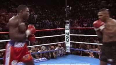 - [Commentator] Short left hook there, - Bruno v Tyson