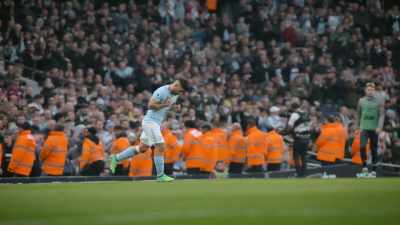 [commentator] Substitution number three
is on its way. Sergio Agüero. - All or Nothing: Manchester City