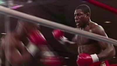 - [Commentator] Tyson gets
down with a left hook, - Bruno v Tyson
