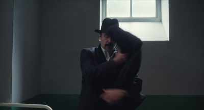 Commissioner, why don't you
run along back to the office, - See How They Run