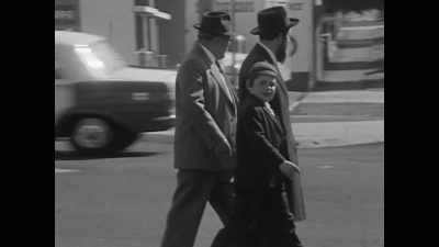 Como yo, eres
de la segunda generación. - The Tattooist’s Son: Journey to Auschwitz