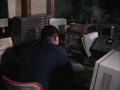 COMPUTER ROOM
TO CENTRAL DISPATCH. - Hawaii Five-0