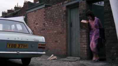 CON: Hold it. - Get Carter