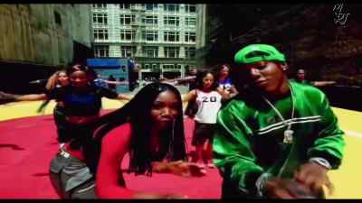 Con Mase, él estaba saliendo
con una chica, - The Honorable Shyne