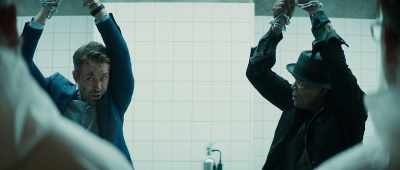 Con person? Person?
I don't know how you say that. - Hitman's Wife's Bodyguard